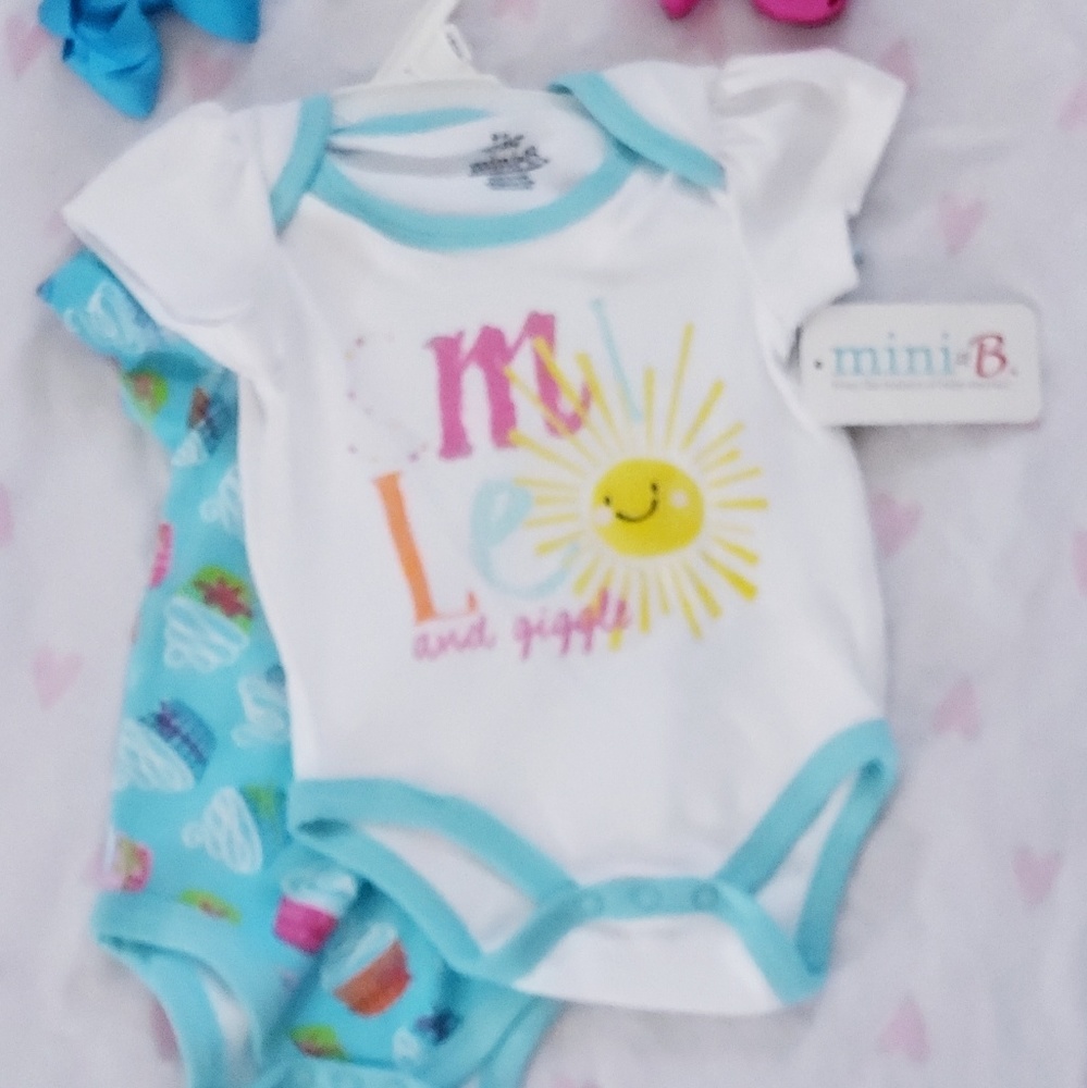 Baby onesie set